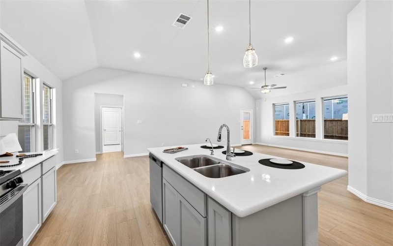 1017 Western Hills Drive, Crowley, TX 76036, 3 Habitaciones Habitaciones , ,2 BañosBaños,Residential,En Venta,1017 Western Hills Drive,0,21007104