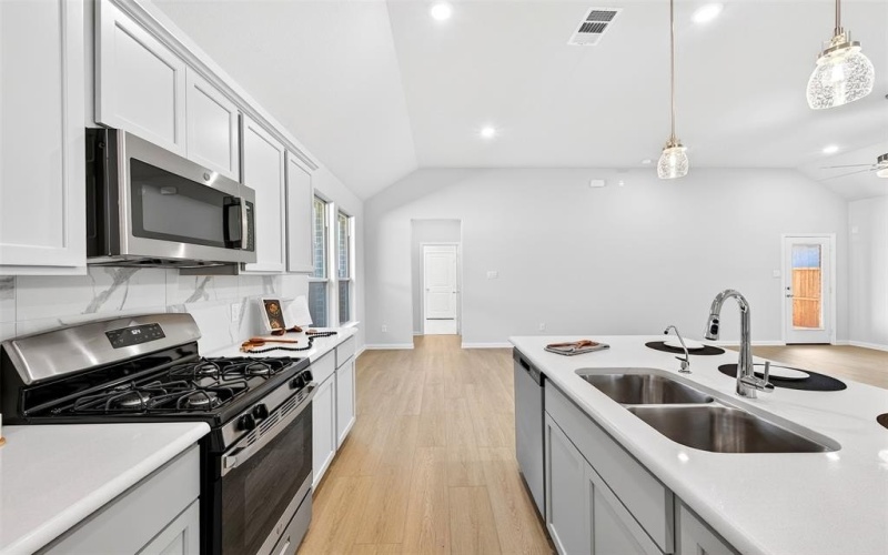 1017 Western Hills Drive, Crowley, TX 76036, 3 Habitaciones Habitaciones , ,2 BañosBaños,Residential,En Venta,1017 Western Hills Drive,0,21007104