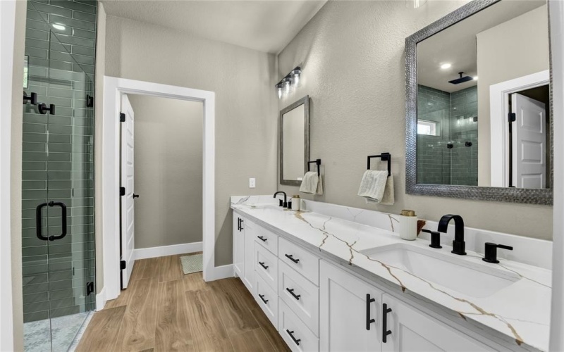 919 SW 3rd Avenue, Mineral Wells, TX 76067, 4 Habitaciones Habitaciones , ,3 BañosBaños,Residential,En Venta,919 SW 3rd Avenue,0,21015136