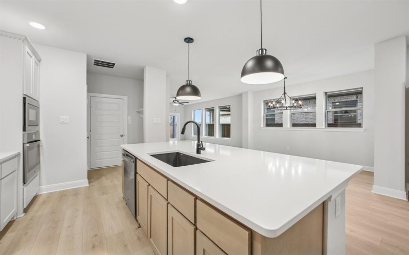 1036 Almond Blossom Circle, Crowley, TX 76036, 3 Habitaciones Habitaciones , ,2 BañosBaños,Residential,En Venta,1036 Almond Blossom Circle,0,21016120