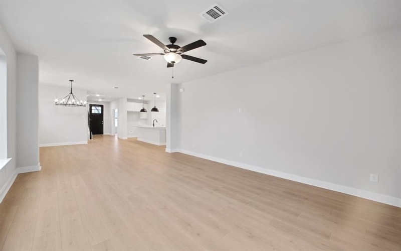 1036 Almond Blossom Circle, Crowley, TX 76036, 3 Habitaciones Habitaciones , ,2 BañosBaños,Residential,En Venta,1036 Almond Blossom Circle,0,21016120