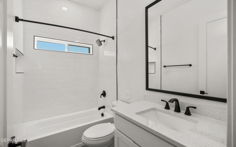 15064 Laura Lane, El Paso, TX 79938, 4 Bedrooms Bedrooms, ,2 BathroomsBathrooms,Residential,For Sale,15064 Laura Lane,927384