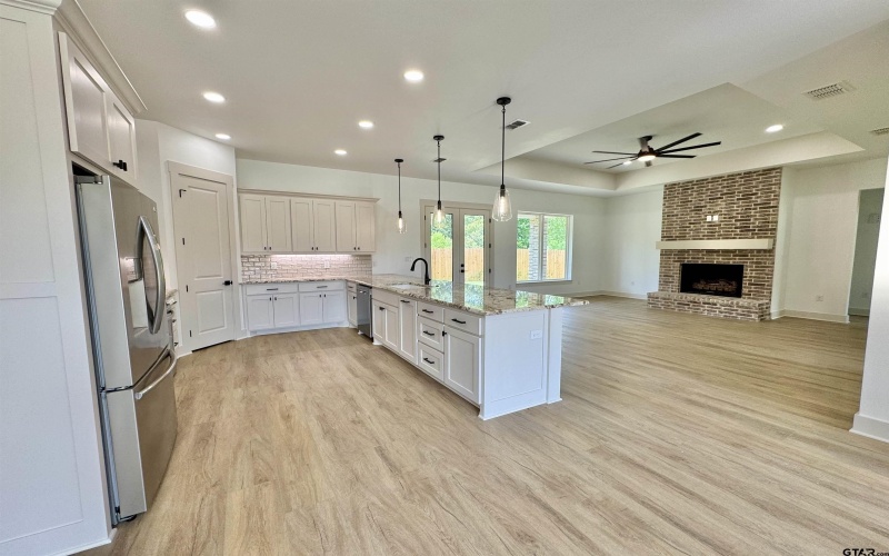 990 Mallard, Lindale, TX 75771, 4 Habitaciones Habitaciones , ,2 BañosBaños,Residential,En Venta,990 Mallard,25011520