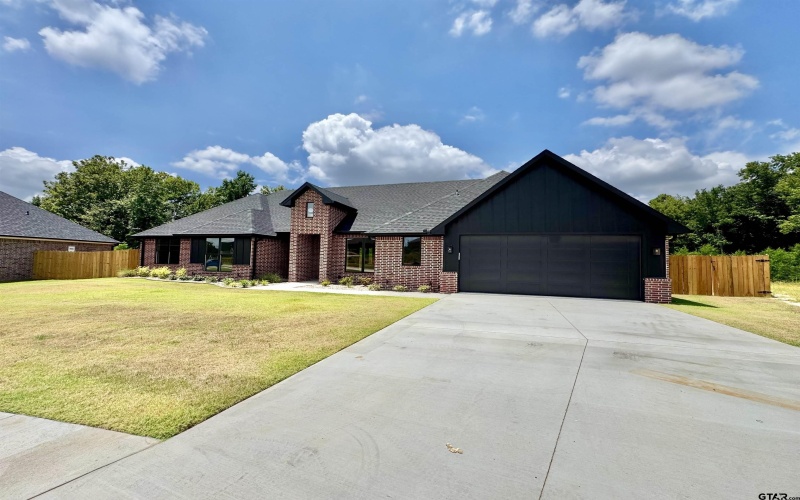 984 Mallard, Lindale, TX 75771, 4 Bedrooms Bedrooms, ,2 BathroomsBathrooms,Residential,For Sale,984 Mallard,25011523
