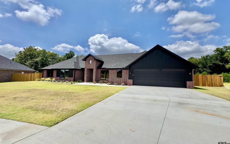 984 Mallard, Lindale, TX 75771, 4 Bedrooms Bedrooms, ,2 BathroomsBathrooms,Residential,For Sale,984 Mallard,25011523