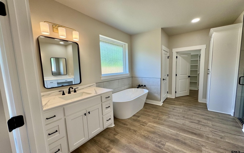 984 Mallard, Lindale, TX 75771, 4 Bedrooms Bedrooms, ,2 BathroomsBathrooms,Residential,For Sale,984 Mallard,25011523