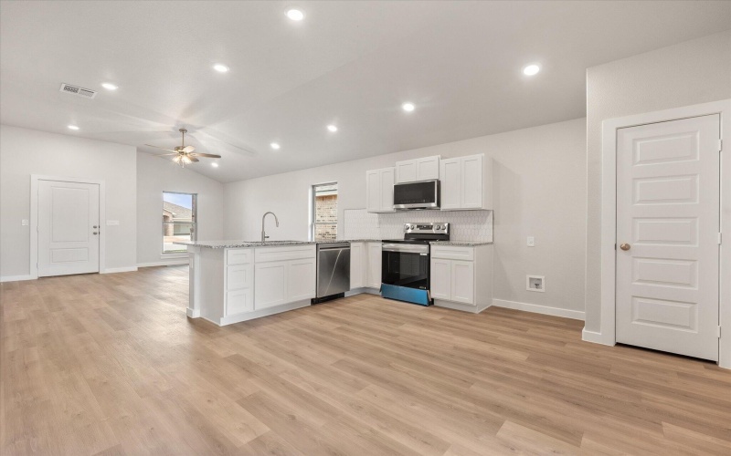 305 E 24th Street, Wolfforth, TX 79382, 3 Habitaciones Habitaciones , ,2 BañosBaños,Residential,En Venta,305 E 24th Street,0,202558474