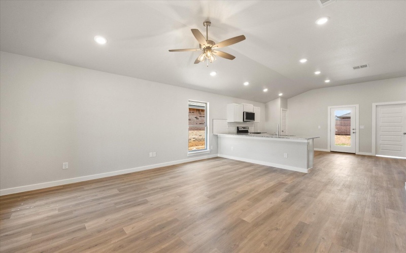 305 E 24th Street, Wolfforth, TX 79382, 3 Habitaciones Habitaciones , ,2 BañosBaños,Residential,En Venta,305 E 24th Street,0,202558474