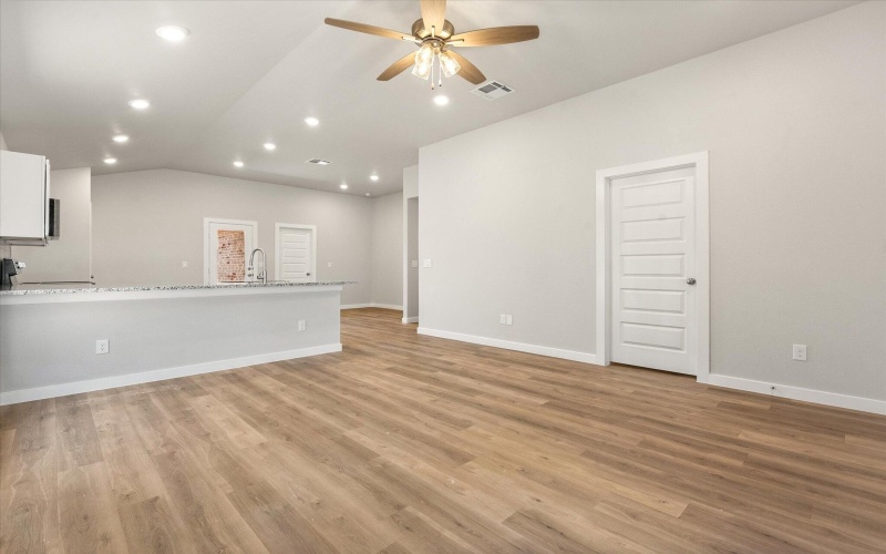 305 E 24th Street, Wolfforth, TX 79382, 3 Habitaciones Habitaciones , ,2 BañosBaños,Residential,En Venta,305 E 24th Street,0,202558474