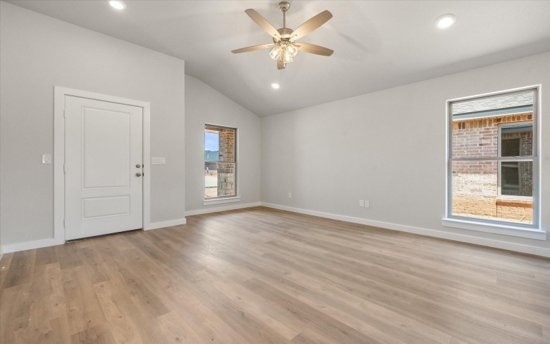 305 E 24th Street, Wolfforth, TX 79382, 3 Habitaciones Habitaciones , ,2 BañosBaños,Residential,En Venta,305 E 24th Street,0,202558474