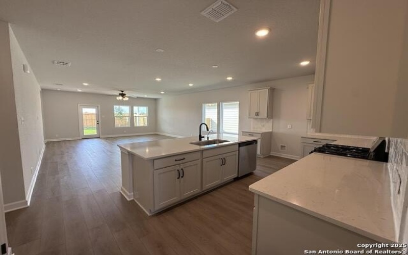 137 Beveridge, Seguin, TX 78155, 4 Habitaciones Habitaciones , ,2 BañosBaños,Residential,En Venta,137 Beveridge,0,1888299