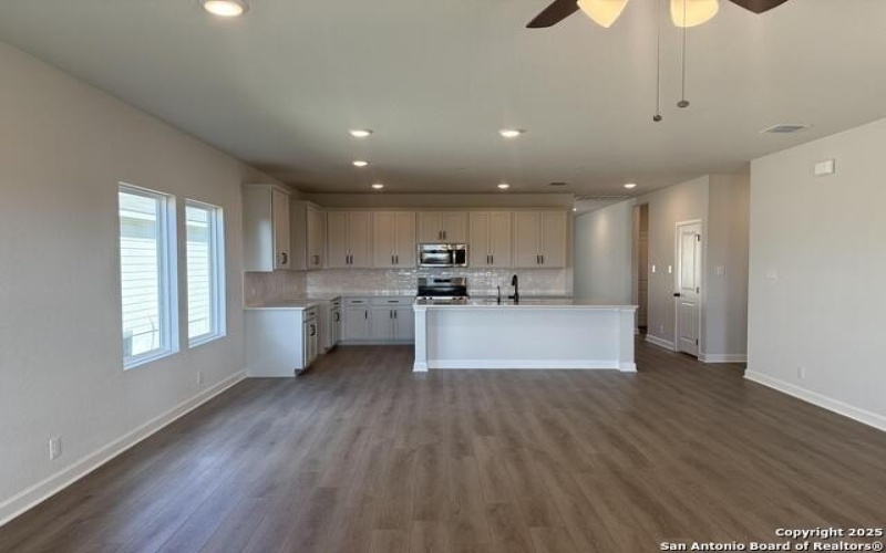 137 Beveridge, Seguin, TX 78155, 4 Habitaciones Habitaciones , ,2 BañosBaños,Residential,En Venta,137 Beveridge,0,1888299