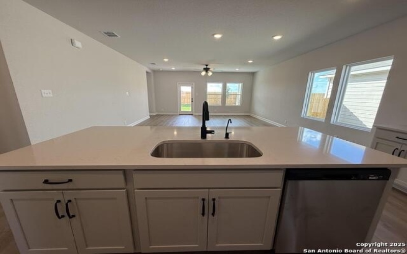 137 Beveridge, Seguin, TX 78155, 4 Habitaciones Habitaciones , ,2 BañosBaños,Residential,En Venta,137 Beveridge,0,1888299