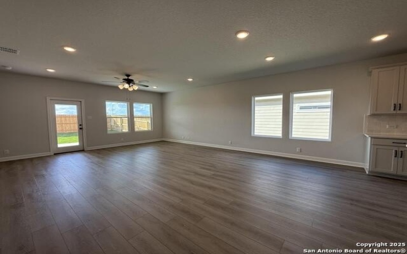 137 Beveridge, Seguin, TX 78155, 4 Habitaciones Habitaciones , ,2 BañosBaños,Residential,En Venta,137 Beveridge,0,1888299