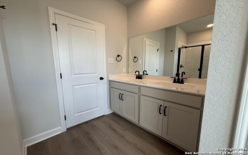 137 Beveridge, Seguin, TX 78155, 4 Habitaciones Habitaciones , ,2 BañosBaños,Residential,En Venta,137 Beveridge,0,1888299