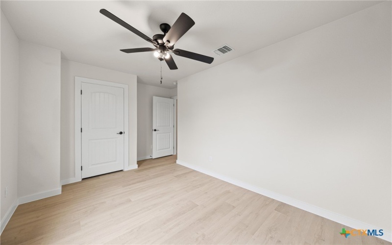 1204 S Martin Luther King Jr Lane, Temple, TX 76501, 6 Habitaciones Habitaciones , ,Residential,En Venta,1204 S Martin Luther King Jr Lane,588066