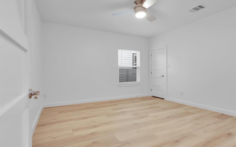 1028 Comal Street, Dallas, TX 75203, 3 Habitaciones Habitaciones , ,2 BañosBaños,Residential,En Venta,1028 Comal Street,0,21013470