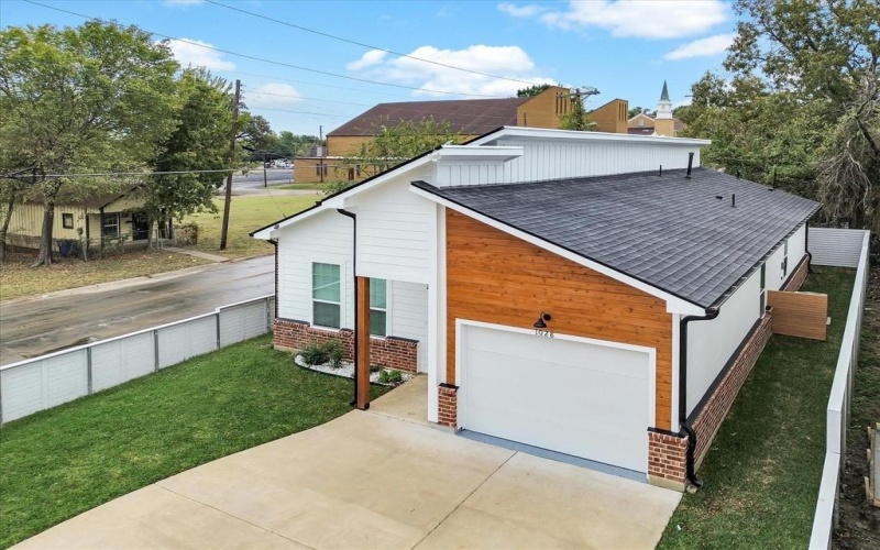 1028 Comal Street, Dallas, TX 75203, 3 Habitaciones Habitaciones , ,2 BañosBaños,Residential,En Venta,1028 Comal Street,0,21013470