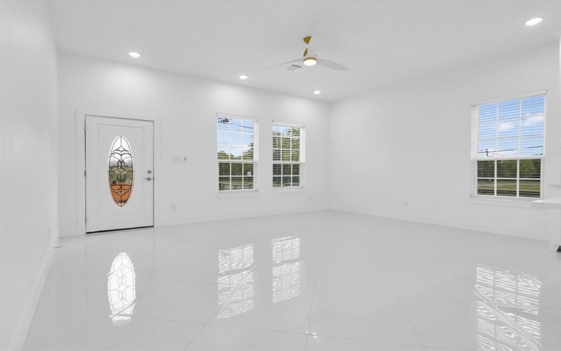 1028 Comal Street, Dallas, TX 75203, 3 Habitaciones Habitaciones , ,2 BañosBaños,Residential,En Venta,1028 Comal Street,0,21013470