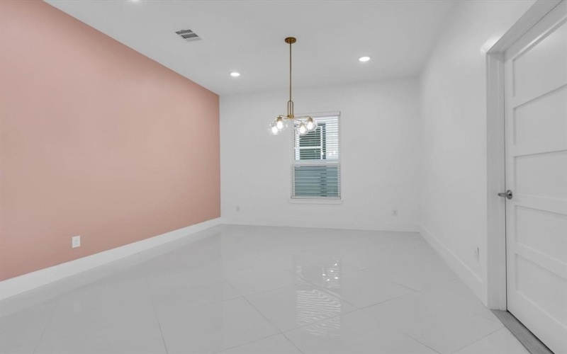 1028 Comal Street, Dallas, TX 75203, 3 Habitaciones Habitaciones , ,2 BañosBaños,Residential,En Venta,1028 Comal Street,0,21013470