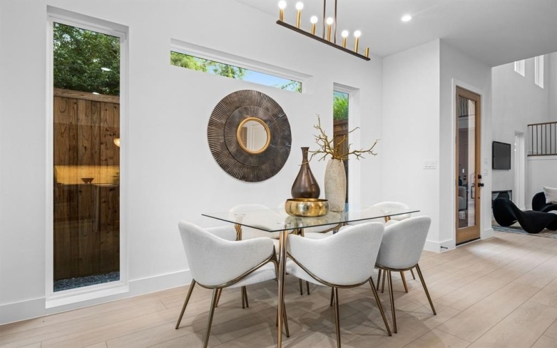 814 W 10th Street, Dallas, TX 75208, 3 Bedrooms Bedrooms, ,2 BathroomsBathrooms,Residential,For Sale,814 W 10th Street,0,21015094
