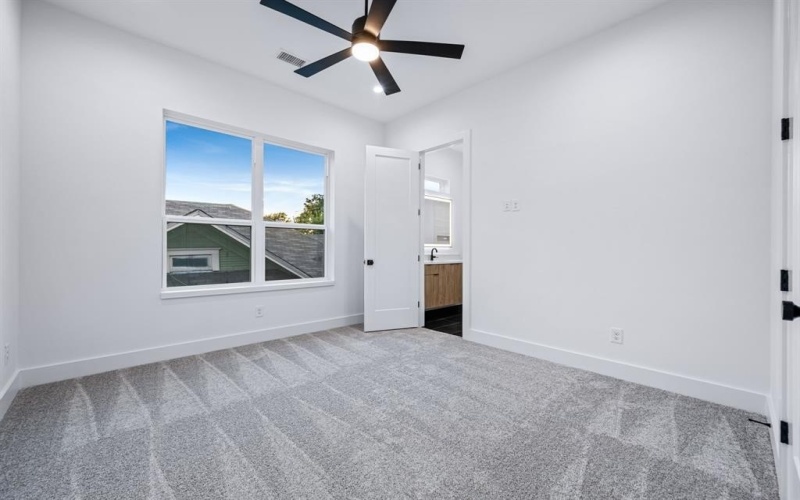 814 W 10th Street, Dallas, TX 75208, 3 Bedrooms Bedrooms, ,2 BathroomsBathrooms,Residential,For Sale,814 W 10th Street,0,21015094