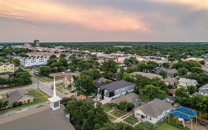 814 W 10th Street, Dallas, TX 75208, 3 Bedrooms Bedrooms, ,2 BathroomsBathrooms,Residential,For Sale,814 W 10th Street,0,21015094