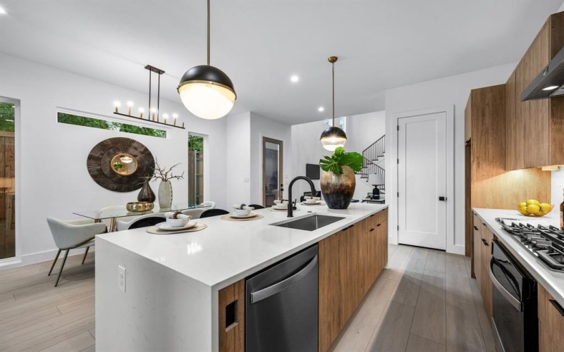 814 W 10th Street, Dallas, TX 75208, 3 Bedrooms Bedrooms, ,2 BathroomsBathrooms,Residential,For Sale,814 W 10th Street,0,21015094