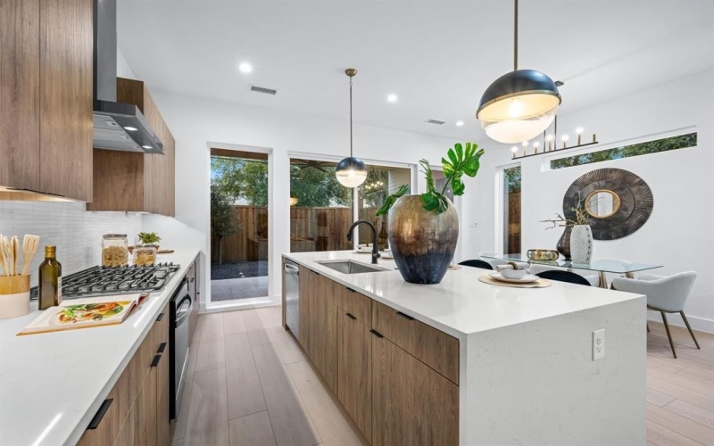 814 W 10th Street, Dallas, TX 75208, 3 Bedrooms Bedrooms, ,2 BathroomsBathrooms,Residential,For Sale,814 W 10th Street,0,21015094