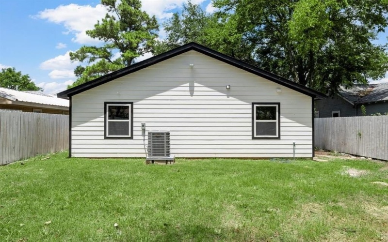 924 E TITUS, Mexia, TX 76667, 3 Habitaciones Habitaciones , ,2 BañosBaños,Residential,En Venta,924 E TITUS,21016511