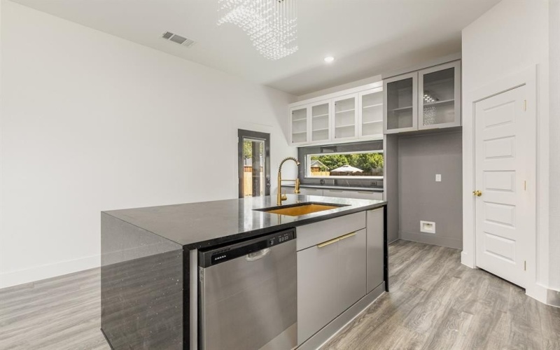 5116 Wynell Street, Dallas, TX 75241, 4 Bedrooms Bedrooms, ,2 BathroomsBathrooms,Residential,For Sale,5116 Wynell Street,0,21016617
