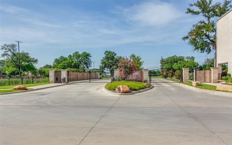 7581 Laburnam Road, Dallas, TX 75228, 3 Bedrooms Bedrooms, ,3 BathroomsBathrooms,Residential,For Sale,7581 Laburnam Road,0,21016772