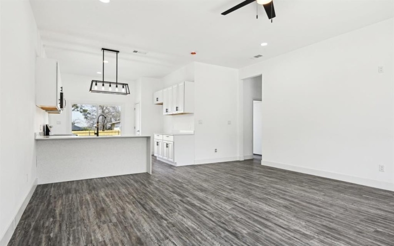 828 Indian Drive, Granbury, TX 76048, 3 Bedrooms Bedrooms, ,2 BathroomsBathrooms,Residential,For Sale,828 Indian Drive,0,21016813
