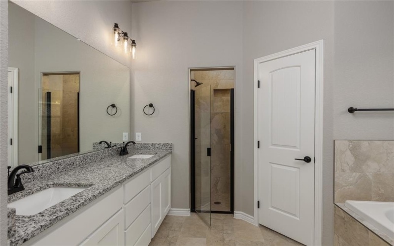 1607 W College Street, Jacksboro, TX 76458, 4 Bedrooms Bedrooms, ,2 BathroomsBathrooms,Residential,For Sale,1607 W College Street,21017277