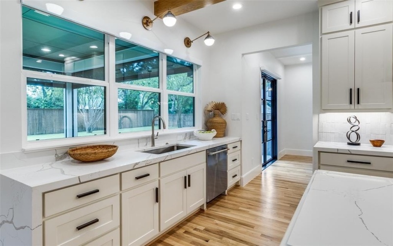 1511 Tranquilla Drive, Dallas, TX 75218, 4 Bedrooms Bedrooms, ,5 BathroomsBathrooms,Residential,For Sale,1511 Tranquilla Drive,0,21017325