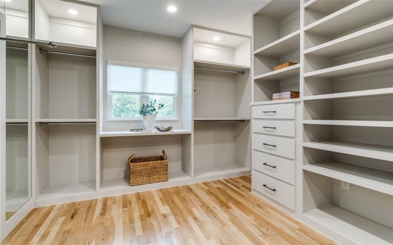 1511 Tranquilla Drive, Dallas, TX 75218, 4 Bedrooms Bedrooms, ,5 BathroomsBathrooms,Residential,For Sale,1511 Tranquilla Drive,0,21017325