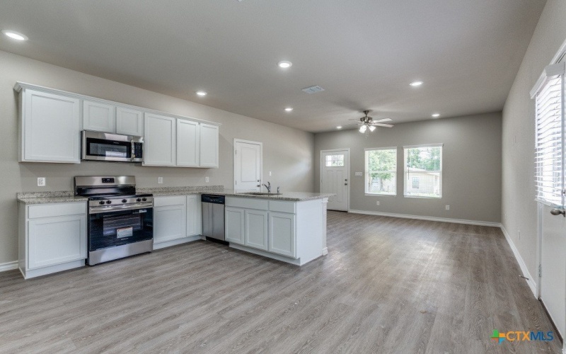 228 W Martindale, Seguin, TX 78155, 3 Bedrooms Bedrooms, ,2 BathroomsBathrooms,Residential,For Sale,228 W Martindale,588193