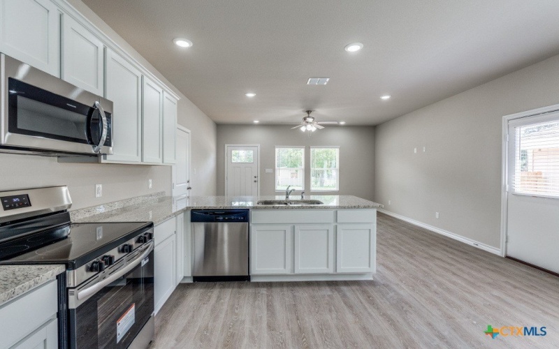 228 W Martindale, Seguin, TX 78155, 3 Bedrooms Bedrooms, ,2 BathroomsBathrooms,Residential,For Sale,228 W Martindale,588193
