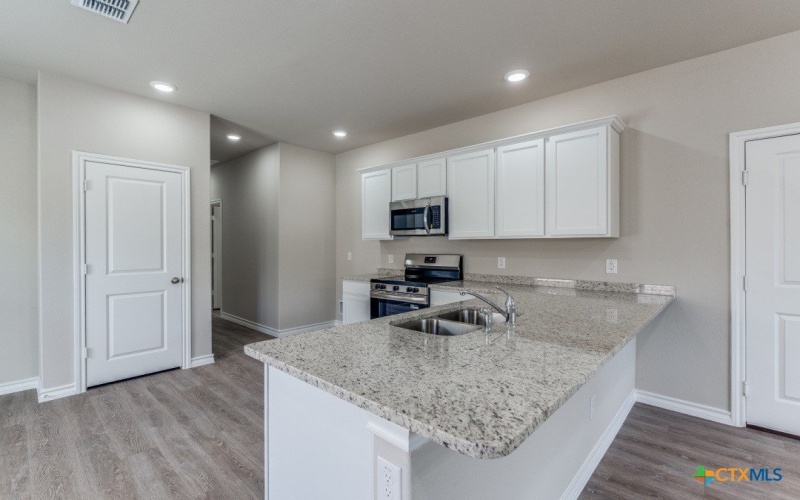 228 W Martindale, Seguin, TX 78155, 3 Bedrooms Bedrooms, ,2 BathroomsBathrooms,Residential,For Sale,228 W Martindale,588193