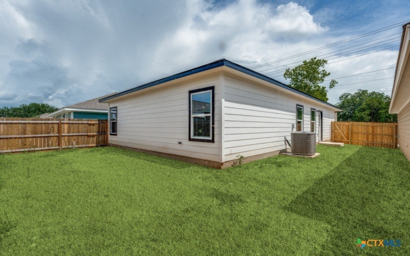 228 W Martindale, Seguin, TX 78155, 3 Bedrooms Bedrooms, ,2 BathroomsBathrooms,Residential,For Sale,228 W Martindale,588193
