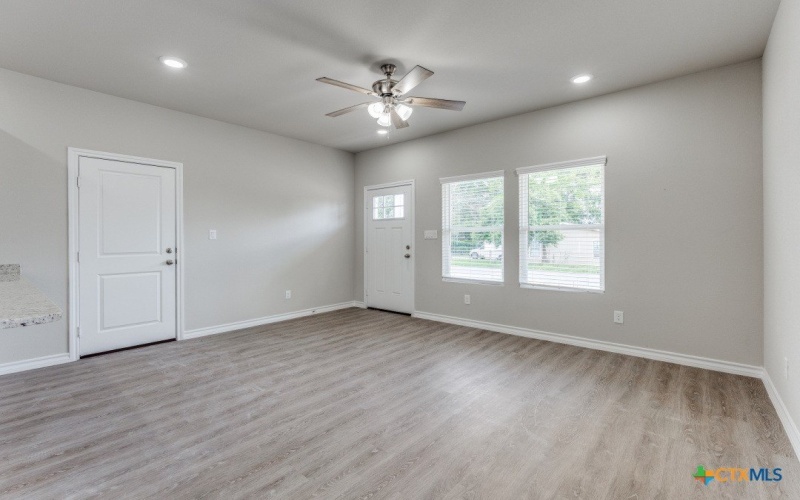 228 W Martindale, Seguin, TX 78155, 3 Bedrooms Bedrooms, ,2 BathroomsBathrooms,Residential,For Sale,228 W Martindale,588193