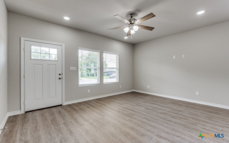 228 W Martindale, Seguin, TX 78155, 3 Bedrooms Bedrooms, ,2 BathroomsBathrooms,Residential,For Sale,228 W Martindale,588193