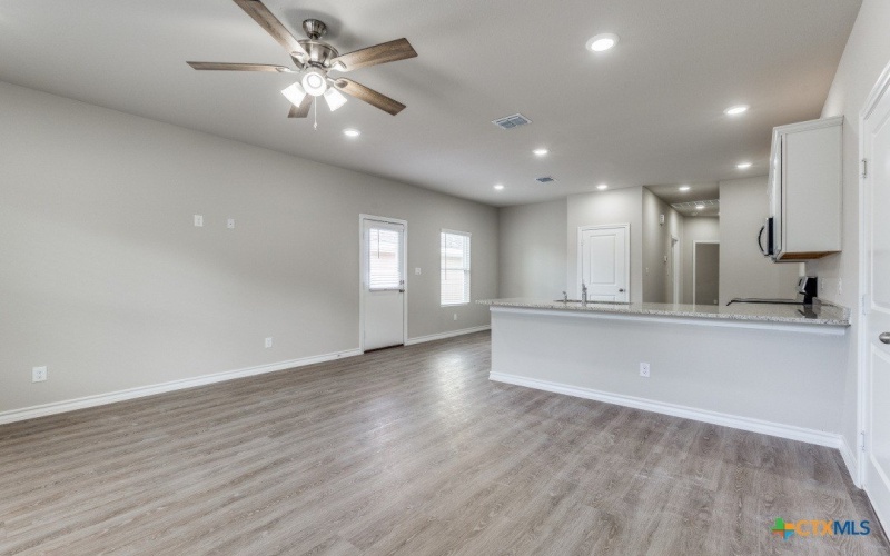 228 W Martindale, Seguin, TX 78155, 3 Bedrooms Bedrooms, ,2 BathroomsBathrooms,Residential,For Sale,228 W Martindale,588193