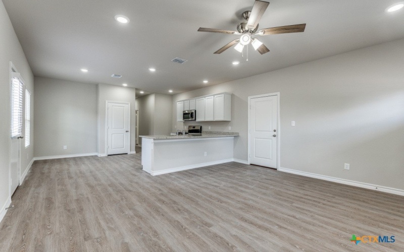 228 W Martindale, Seguin, TX 78155, 3 Bedrooms Bedrooms, ,2 BathroomsBathrooms,Residential,For Sale,228 W Martindale,588193