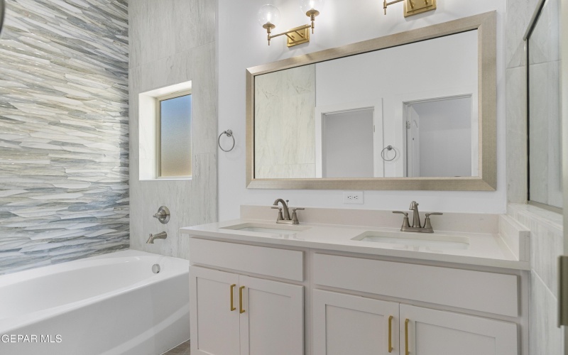 1112 Bronze Hill Avenue, Santa Teresa, NM 88008, 4 Bedrooms Bedrooms, ,3 BathroomsBathrooms,Residential,For Sale,1112 Bronze Hill Avenue,927431