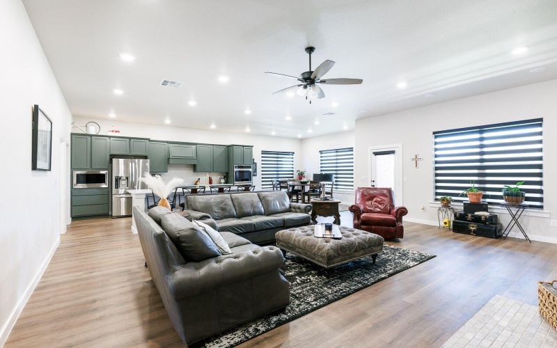 10503 Beaufort Avenue, Lubbock, TX 79424, 4 Bedrooms Bedrooms, ,3 BathroomsBathrooms,Residential,For Sale,10503 Beaufort Avenue,202558540