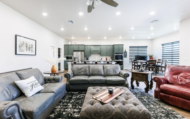 10503 Beaufort Avenue, Lubbock, TX 79424, 4 Bedrooms Bedrooms, ,3 BathroomsBathrooms,Residential,For Sale,10503 Beaufort Avenue,202558540