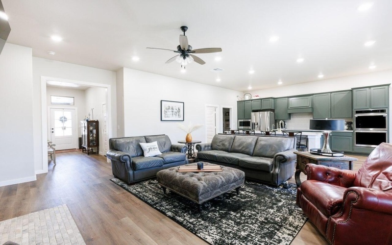 10503 Beaufort Avenue, Lubbock, TX 79424, 4 Bedrooms Bedrooms, ,3 BathroomsBathrooms,Residential,For Sale,10503 Beaufort Avenue,202558540