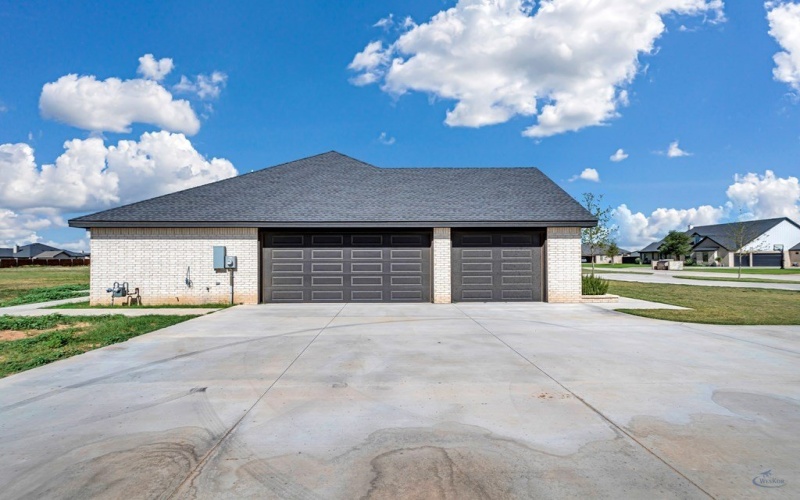 7107 E County Rd 113, Midland, TX 79706, 4 Bedrooms Bedrooms, ,5 BathroomsBathrooms,Residential,For Sale,7107 E County Rd 113,50084235
