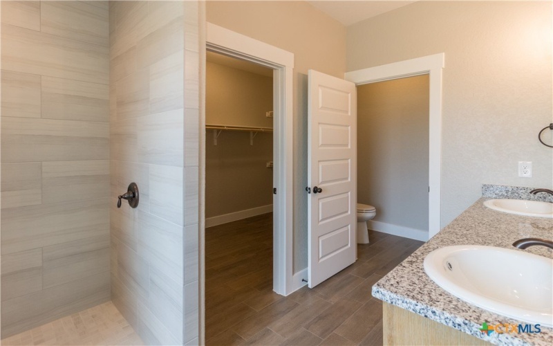 221 Colonial Lane, La Vernia, TX 78121, 4 Bedrooms Bedrooms, ,2 BathroomsBathrooms,Residential,For Sale,221 Colonial Lane,0,588396